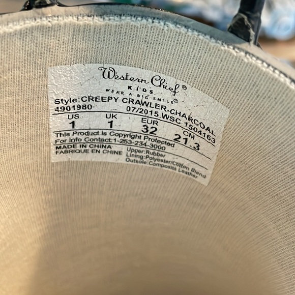 Western Chief spider rain boots - Picture 4 of 4
